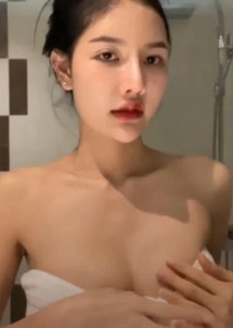 ลูกหว้าไลฟ์ ถอดชุดในห้องน้ำโชว์ Lukwa