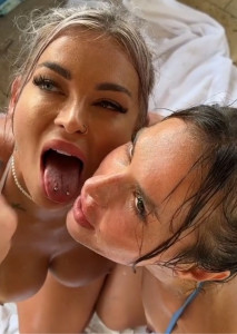 Onlyfans Hayley Davies Kelsi Monroe ฝรั่งสวิงกิ้งที่สระว่ายน้ำ